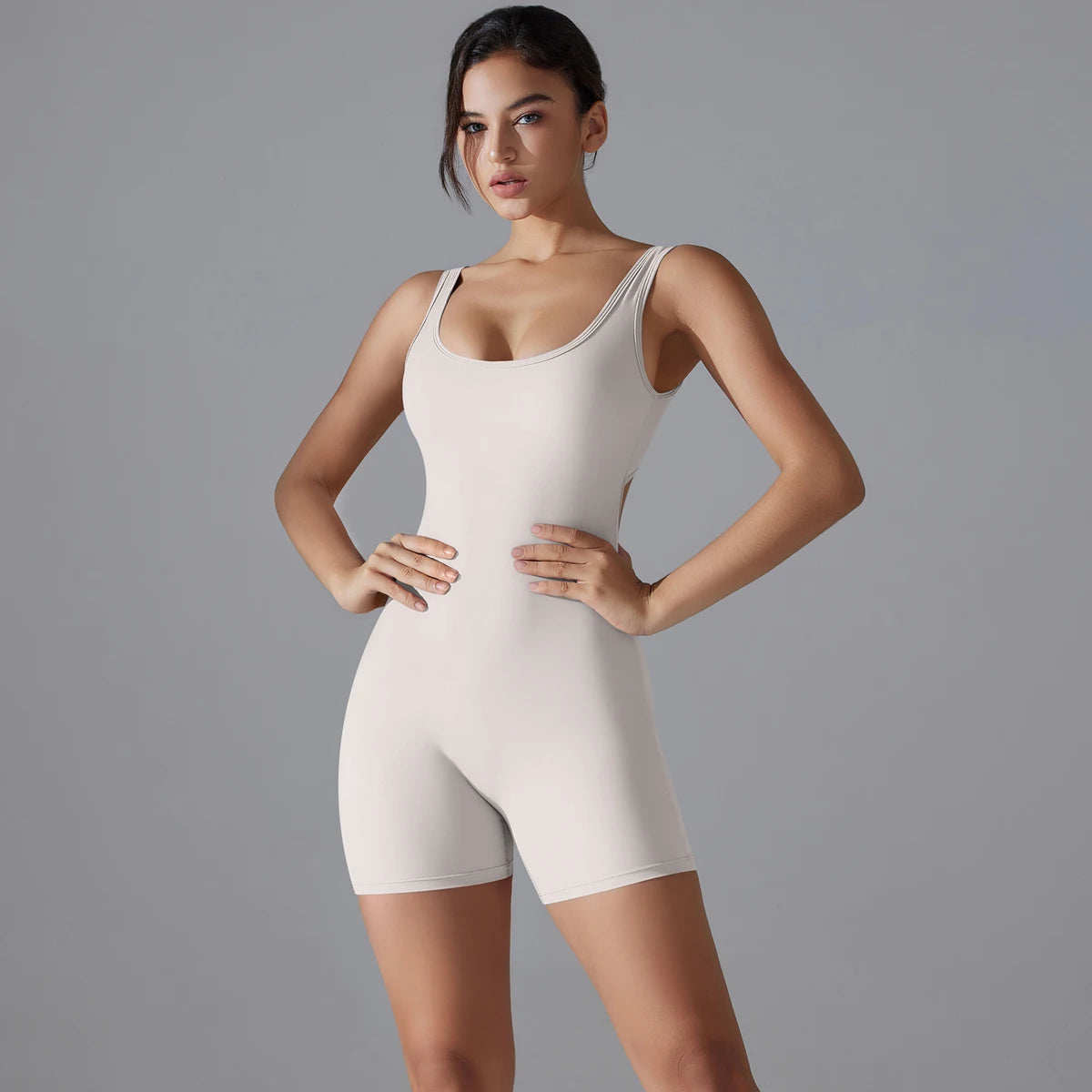 Witte Nova jumpsuit sport outfit V-rug