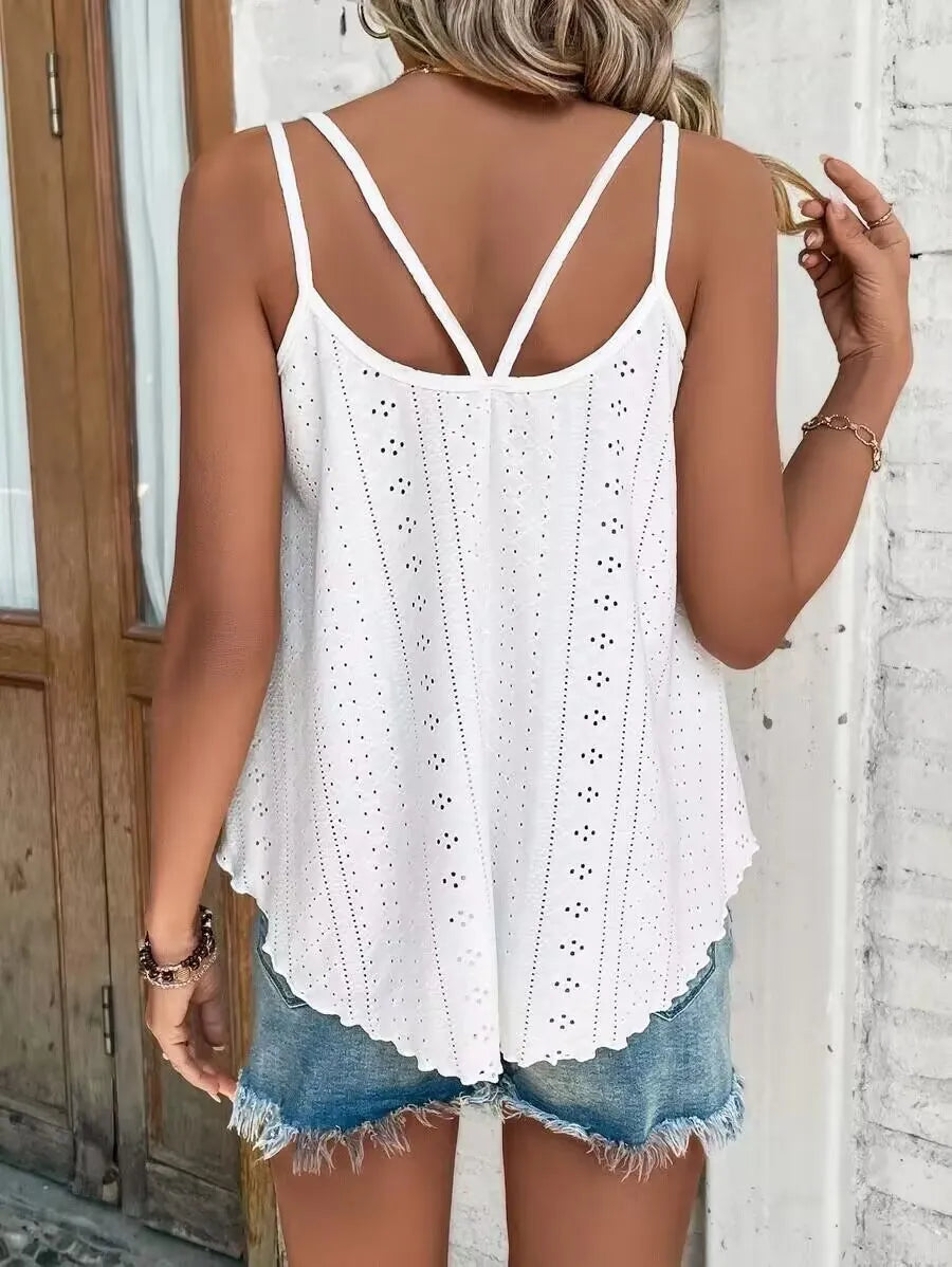 Volledige lengte weergave van de witte Amber boho top, luchtig en perfect voor de zomer.