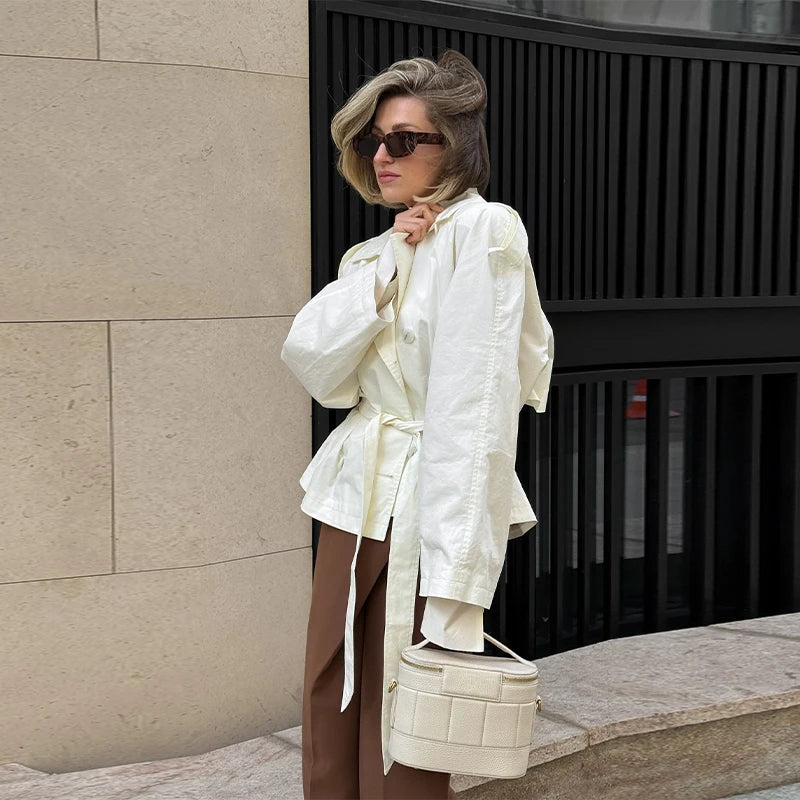 Roos Cropped Trenchcoat – Chic & Elegant