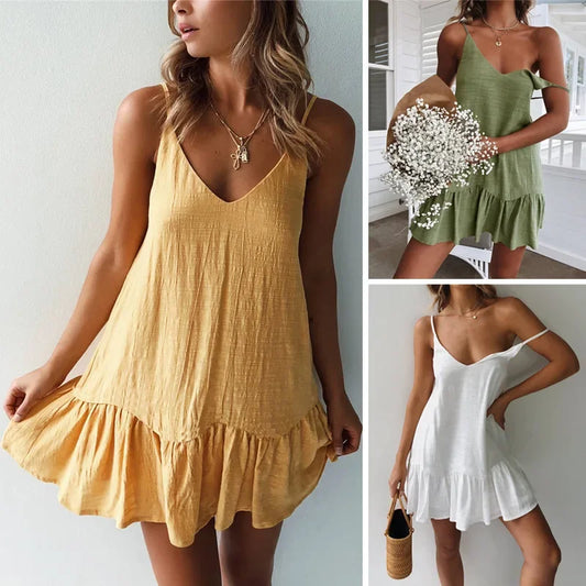 Afbeelding van de Stella off-shoulder mini-jurk met ruches, getoond in drie verschillende kleuren: wit, groen en geel.