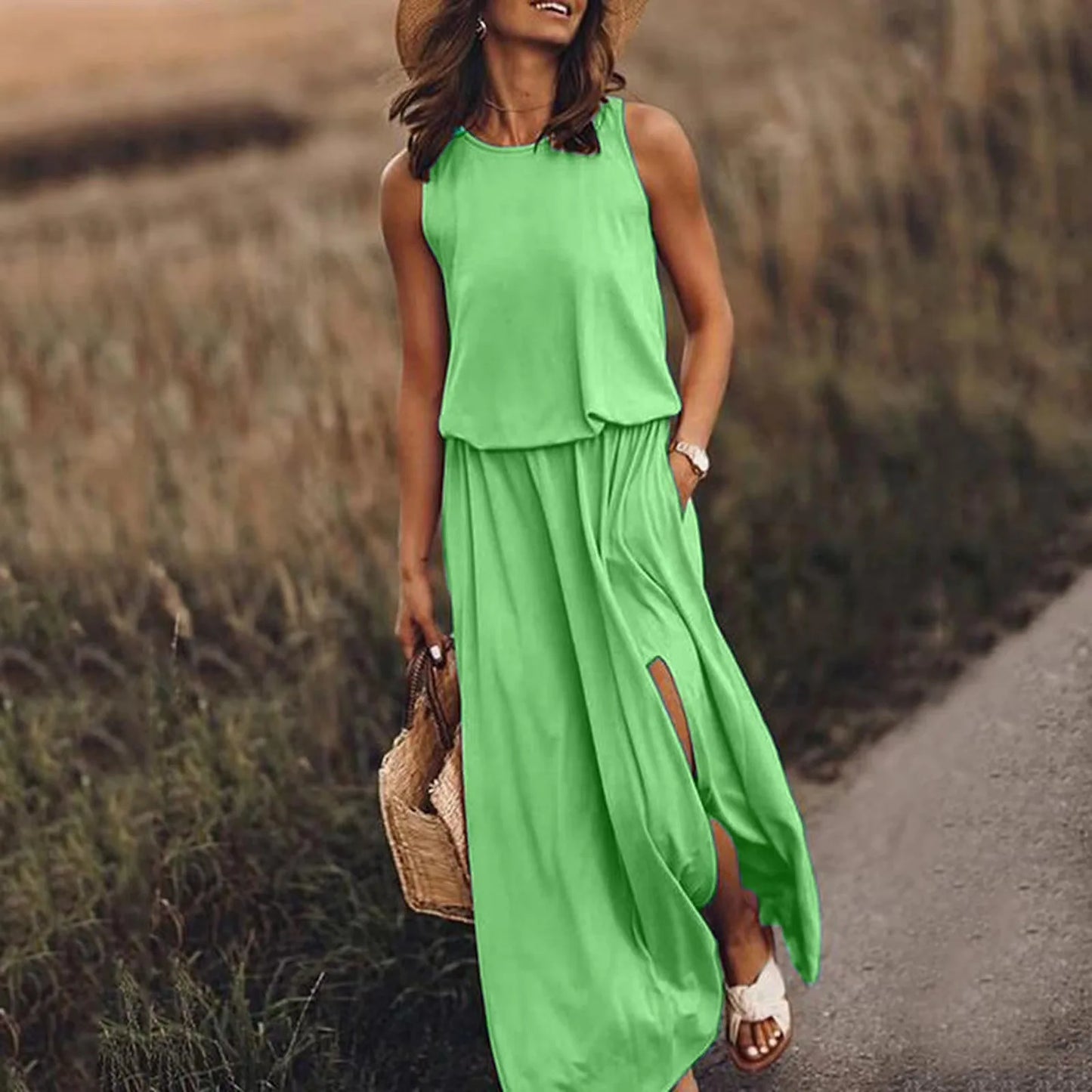 Groene A-lijn jurk met kwastjes, ontworpen voor de zomer.