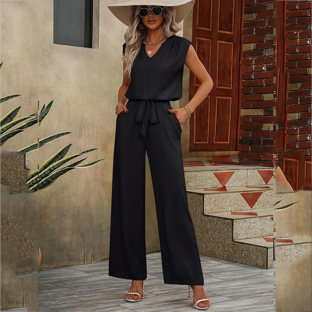 Villano Mode zwarte tweedelige jumpsuit gedragen in een casual setting, toont veelzijdigheid voor dagelijks gebruik.