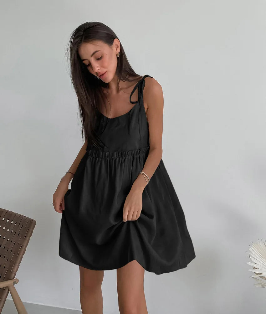 Zwarte Eva jurk, een elegante overgooier van katoen-linnen.